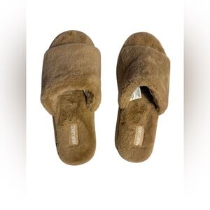 NWT MUK LUKS faux fur platform slipper, size medium (9-10)